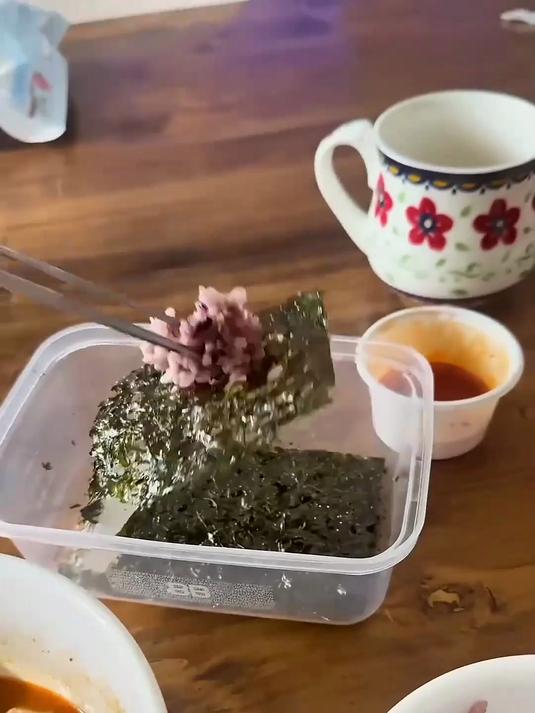 韩国冬天最受欢迎的汤饭——猪头肉米肠汤饭，这价格你们觉得值吗