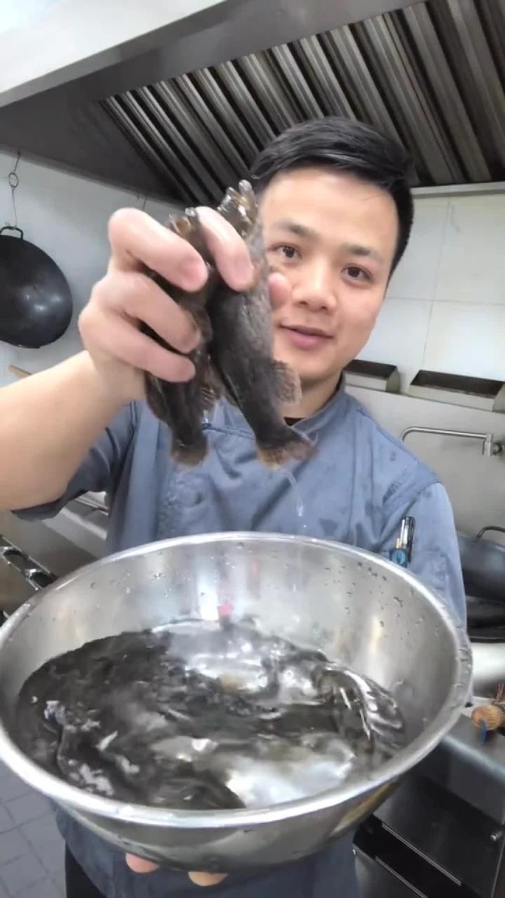 塘鳢鱼豆腐汤。俗称塘鳢鱼,肉质细嫩、鲜美,做汤是首选