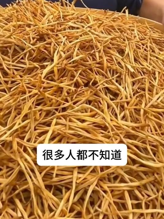 解锁婆婆私藏下饭神器!农家黄花菜零添加,鲜炒煲汤超绝!