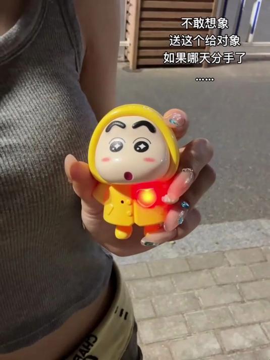 8.28小雨「蛋糕小新吹蜡烛!声控挂件带生日歌惊喜制造机」