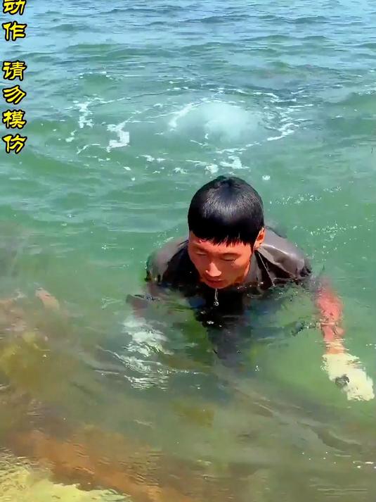 荒岛生存 为了招待新来的粉丝，我和秦爱德制作渔船尝试深海钓鱼
