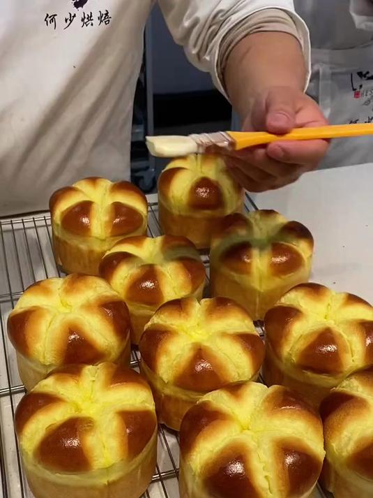 超软纯熟面包详细制作过程。何少烘焙