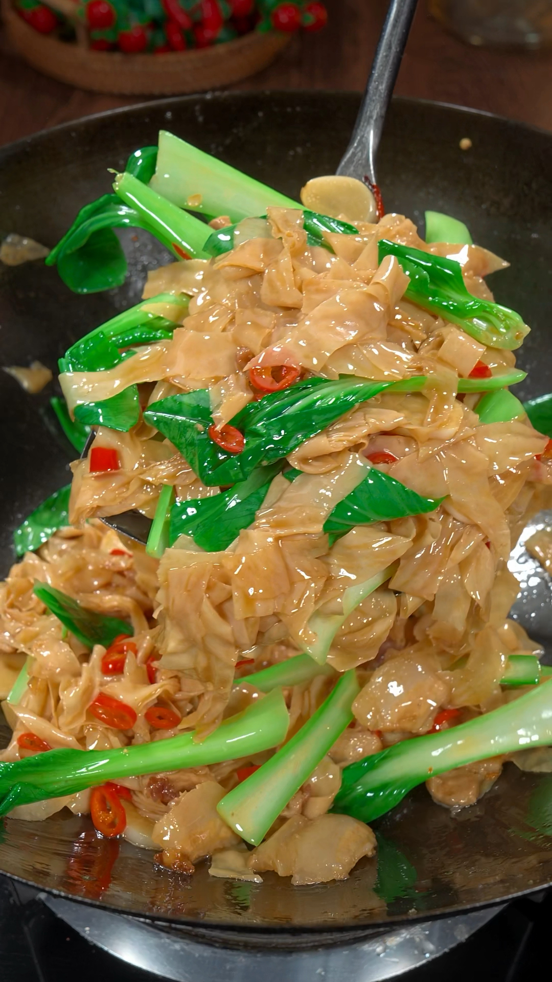 上次做的豆皮丝炒五花肉 老公说太好吃了 今天换个清淡点的豆皮丝炒小青菜#家常菜