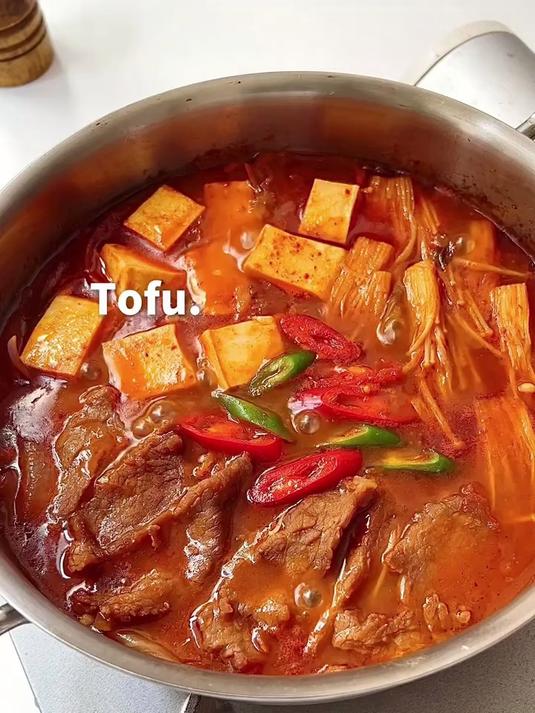 酸辣过瘾泡菜牛肉豆腐汤,汤汁浓郁巨好喝