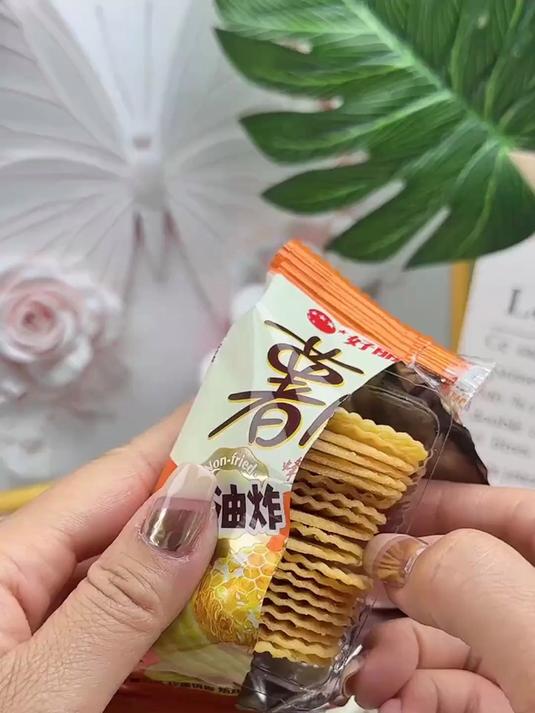 充饥解馋休闲小吃零食：好丽友薯愿非油炸薯片，很好吃哦