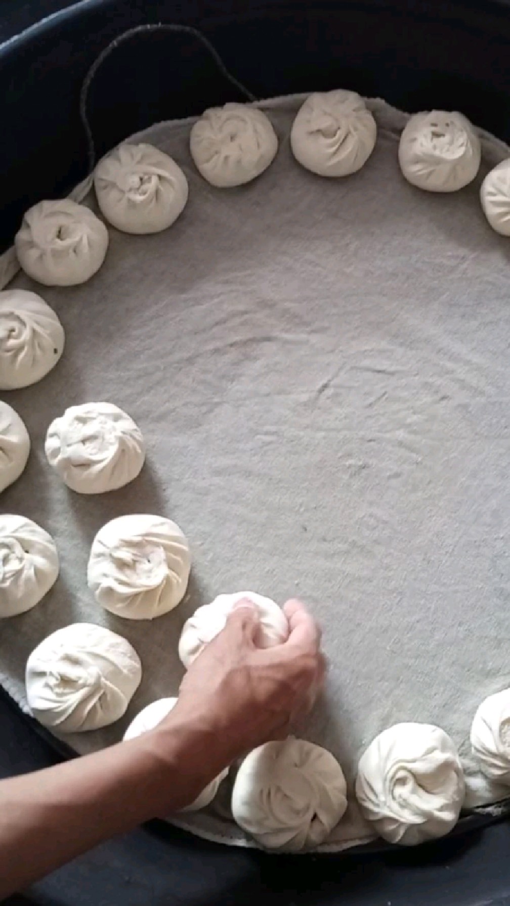 素馅包子怎么做更好吃?青椒火腿一搭配,简单味美