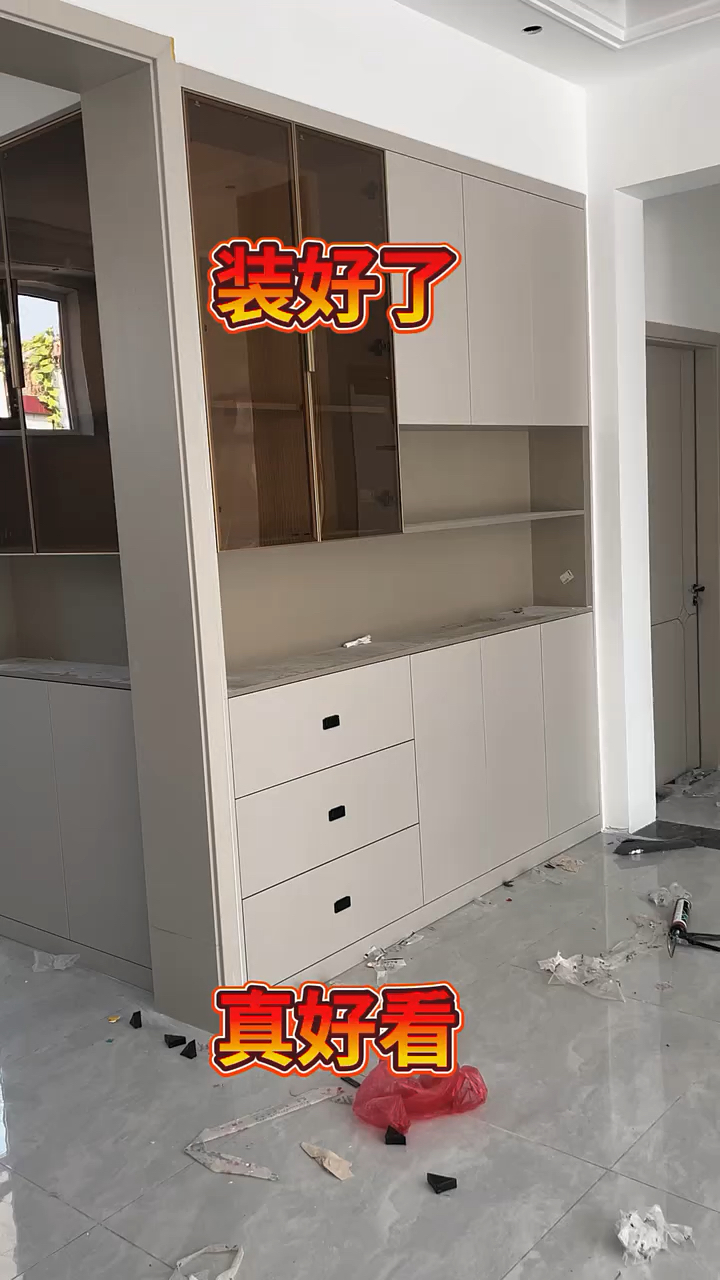 入户鞋柜和餐厅酒柜装好了,效果很漂亮耐看