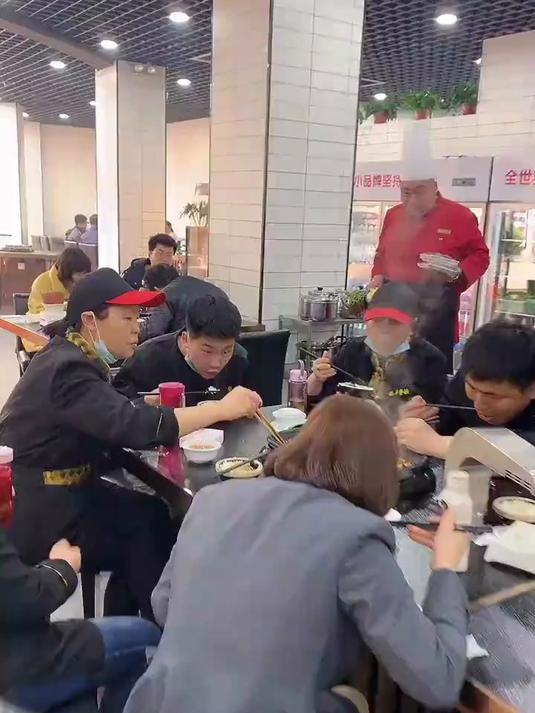 这才是员工餐的标准