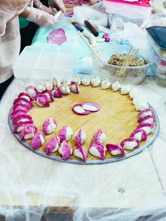 包饺子可以备一个竹制饺子帘，通风透气性好，最主要不粘连