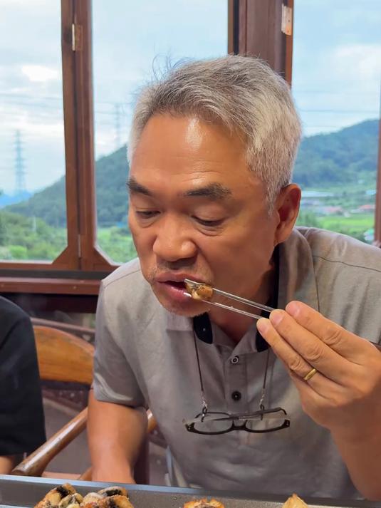 小舅子回家必吃的食物烤鳗鱼