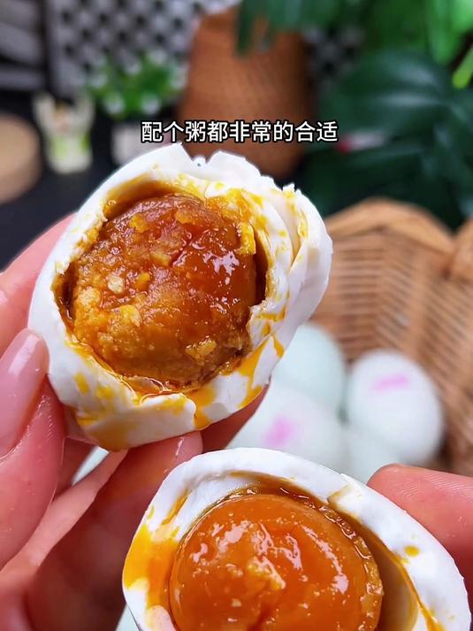 推荐必吃！红树林咸海鸭蛋口感超绵密