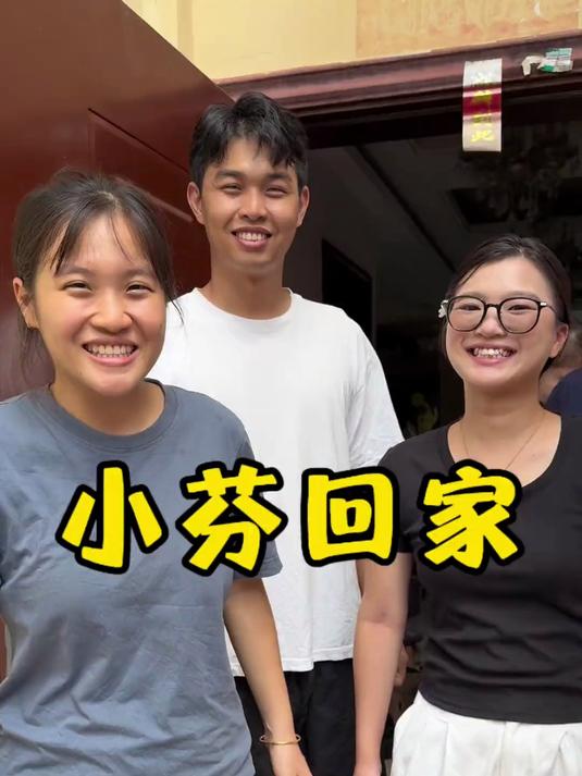 今天吃小芬学长带回家的大阉鸡，学长爸妈养的太好了，几个人一起 处理活鸡，搞得手忙脚乱的