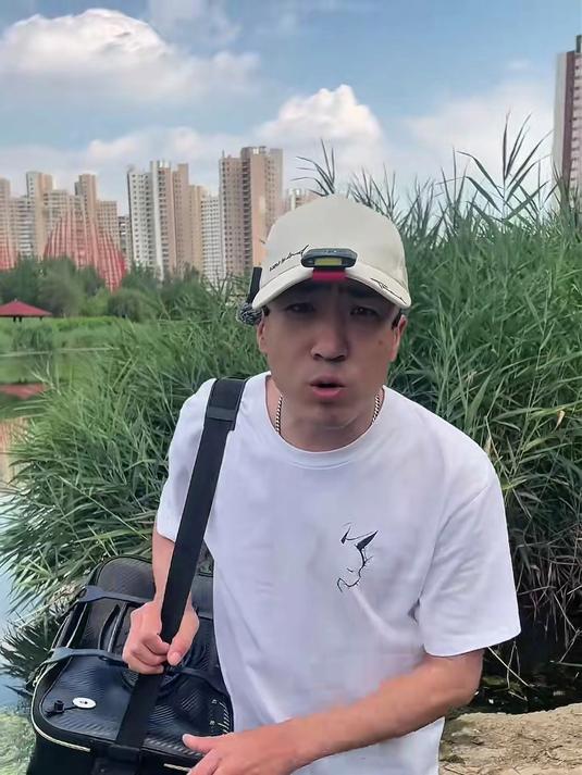 这才是装鱼耐摔的桶！野营者碳纹加厚钓鱼活鱼桶！