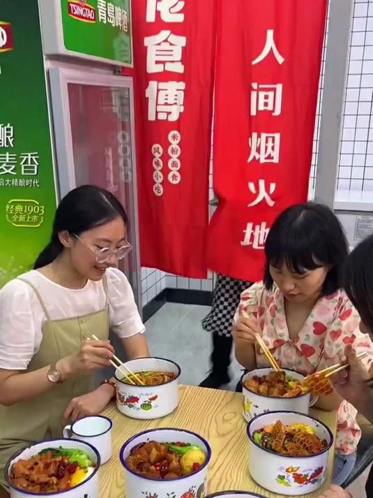 汤都能喝光！浓郁奶白牛骨汤，真材实料不是粉冲的。#兰州拉面##好吃到停不下来#