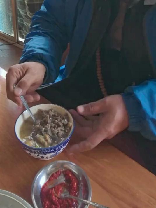 40元一份的藏餐美食,根本吃不完的牦牛肉汤