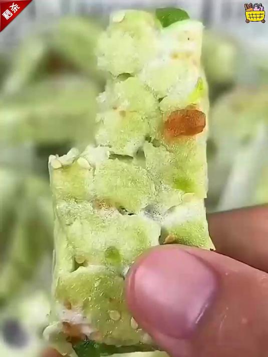 不光有5种蔬菜汁还有青汁南瓜子和芝麻,吃起来软软的味道不错