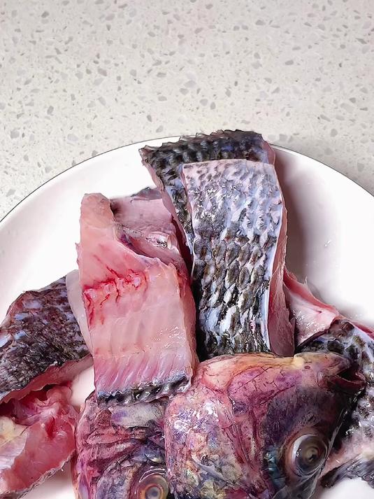 蒜香排骨你吃得多了 蒜香鱼你吃过没？来 我一分钟教会你