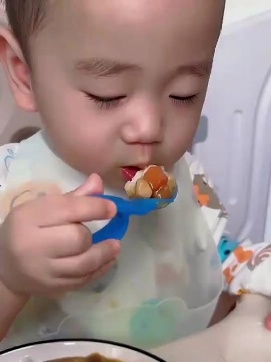 好吃的咖喱饭!关键做法简单,给娃做起来吧