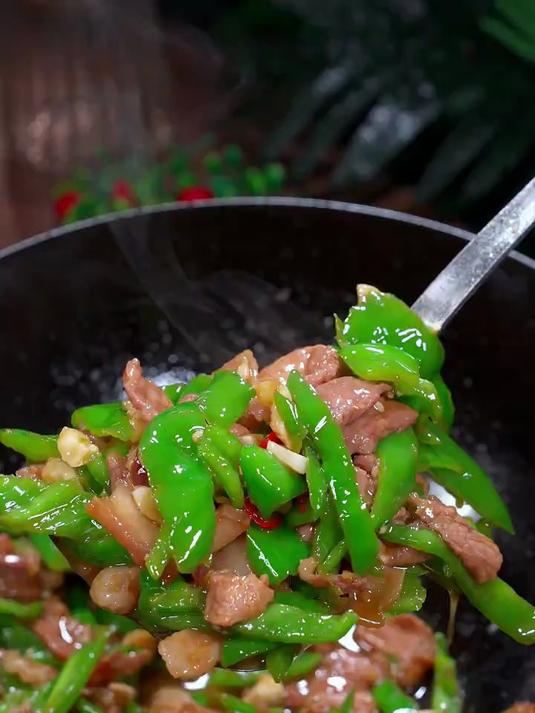 辣椒炒肉一道好吃又简单的家常菜