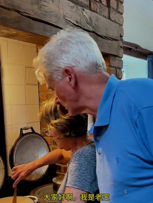 婆婆做英国快手菜腌牛肉炖土豆，今天Gladys吃到了苹果