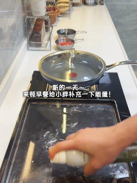 今日菜单 -牛排拼盘 -自制汉堡 -酸……