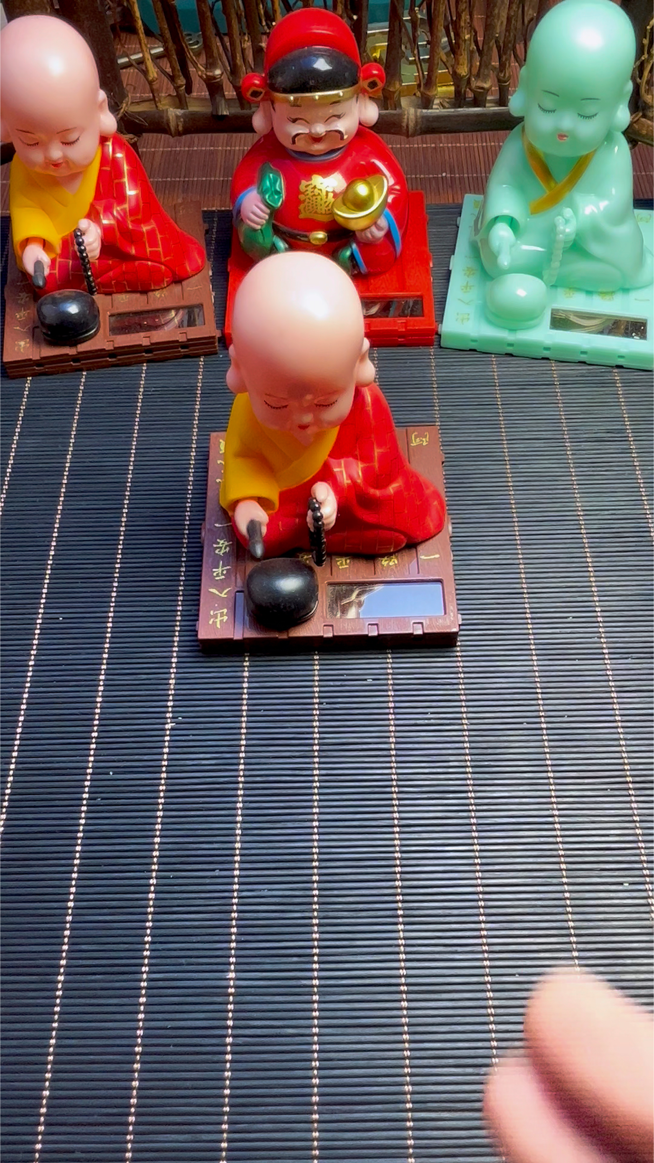 敲木鱼的小和尚,您认为他摆在那里合适呢