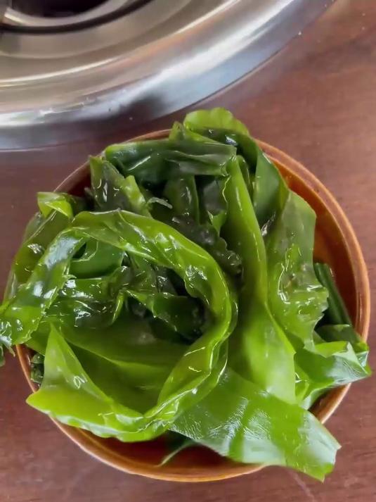 给宝宝炖嫩苗汤!海带脆嫩无沙,味道浓到停不下来～