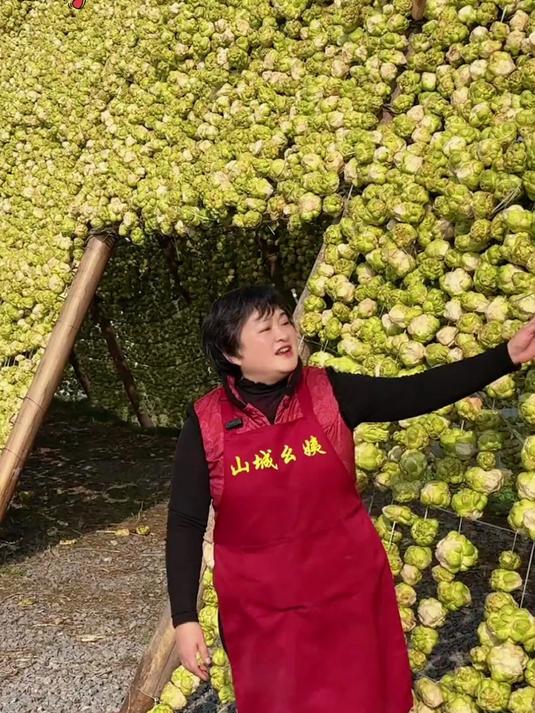 这个手工榨菜真的很好吃爽口干脆清新还便宜日期都是新鲜