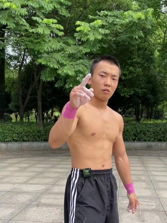 一个动作 超过99%的小鲜肉 98%的肌肉男?