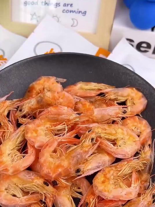 烤虾干,配面条吃,提鲜效果不错