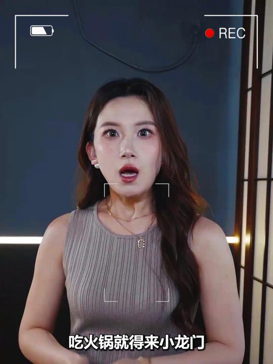 美食探店｜网红火锅店竟用娃娃裸体摆盘？腐坏冻肉？