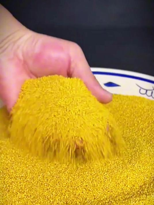 真空包装敖汉小米,锁住新鲜营养,煮粥香浓可口