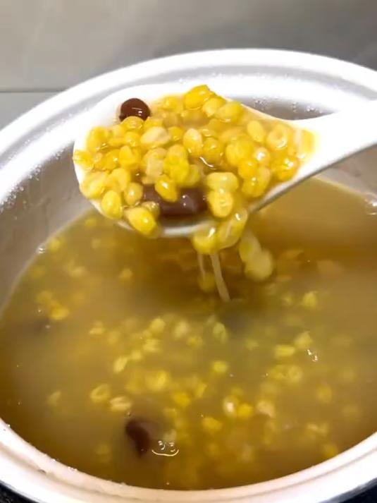 大碴粥配油咸菜谁懂这这一口的含金量呀集美们 冬天就好这一口汤