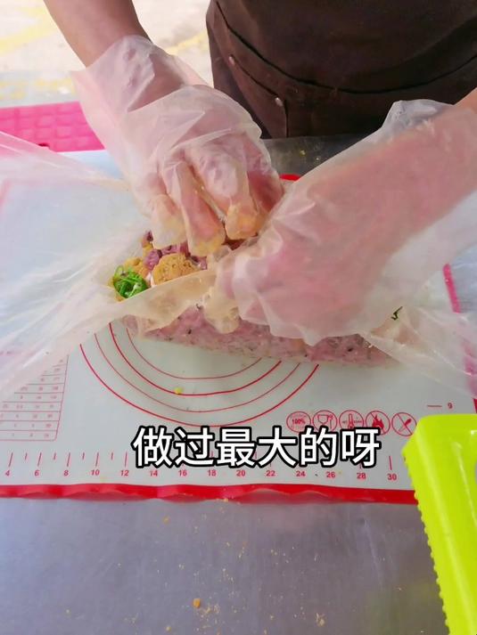 今天来吃超豪华台湾饭团