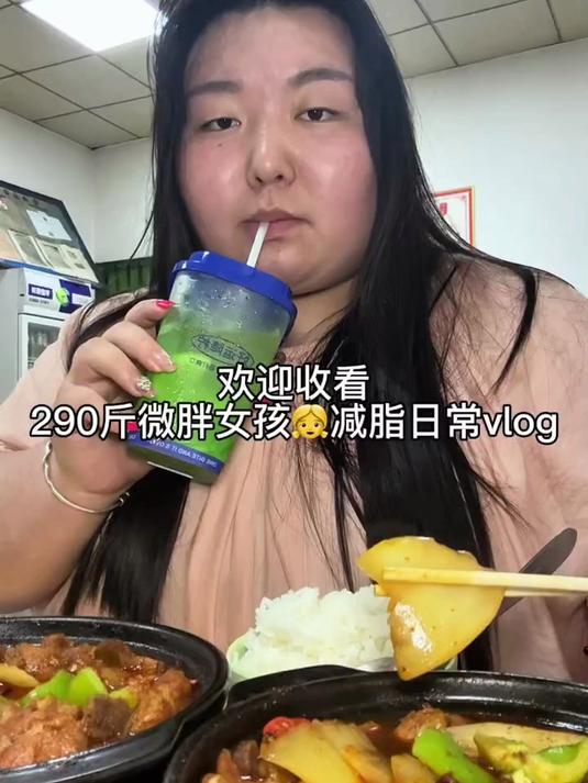 家人们 我在郑州摆摊卖鸡叉骨 天天闻味的话 可能就腻了 然后即减肥了 还挣钱 我可真聪明啊