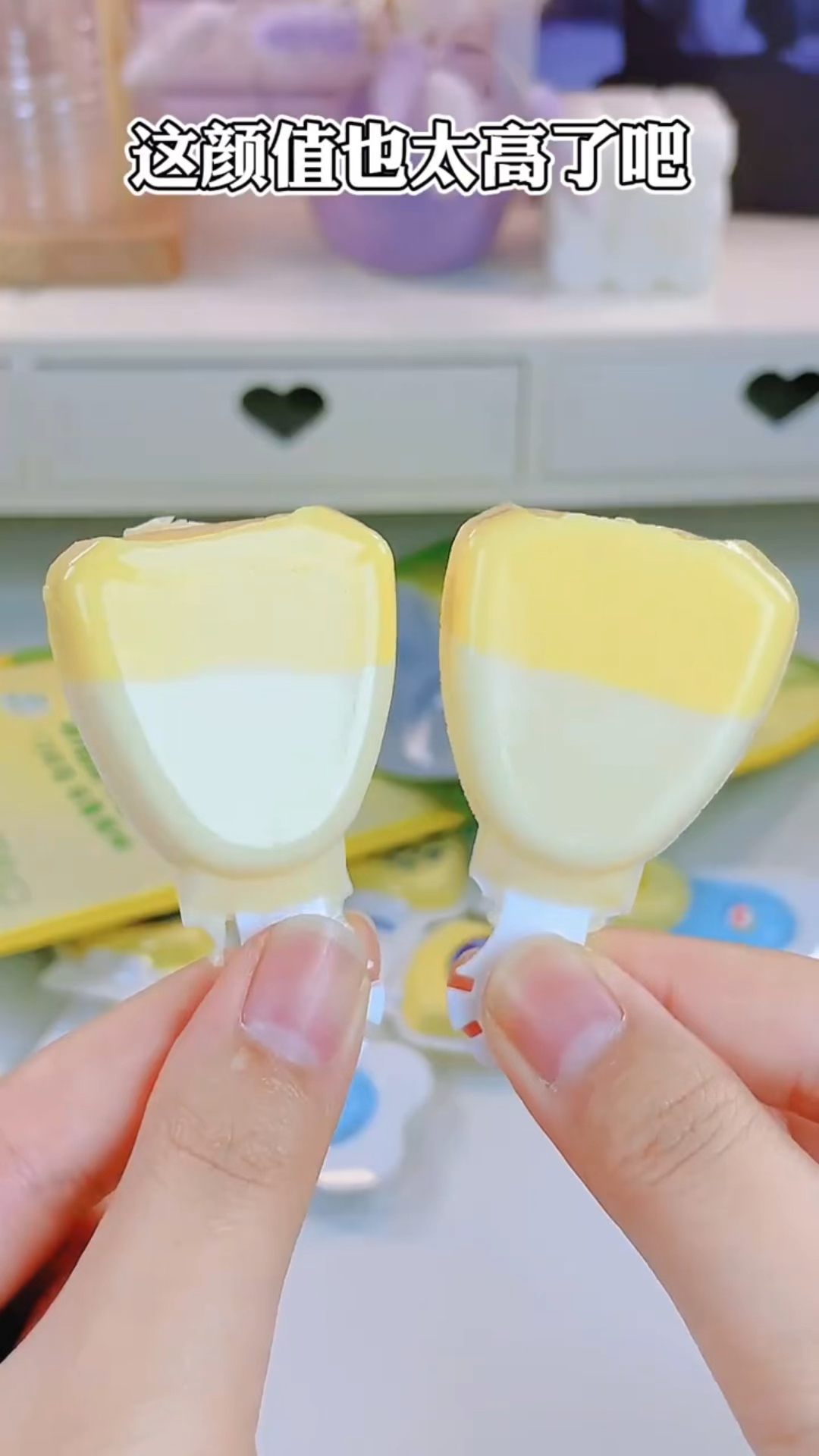 喜欢吃奶酪的有口福吧,亲测1款伊利奶酪棒2种口味,香甜好吃,00后你们吃过吗?