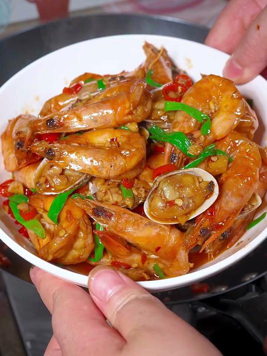 花甲烧虾这样做鲜香入味香辣过瘾