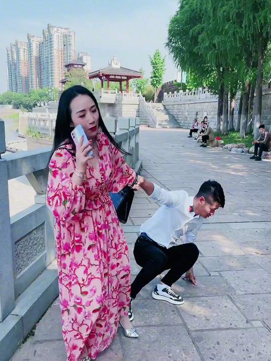 男人们请记住千万不要随便叫老婆 不然的话下场会和他一样