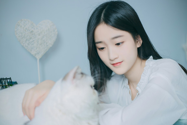 少女和猫-六色网