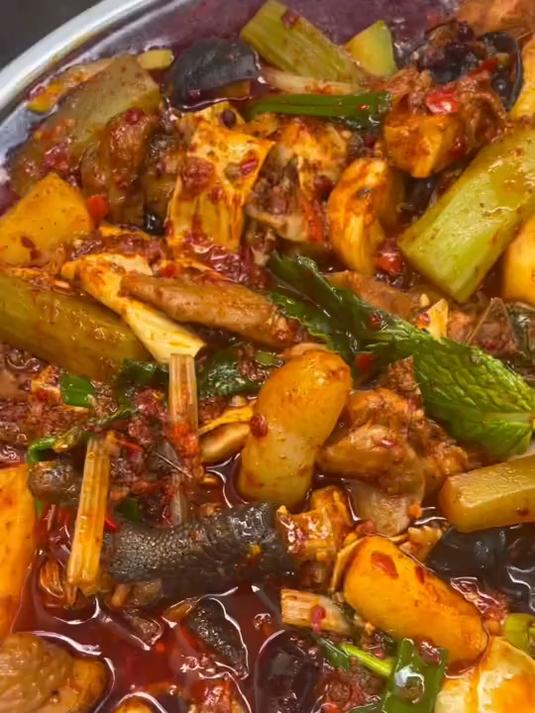 作为云南玉溪人,怎能少得了这道麻辣杂菜鸡