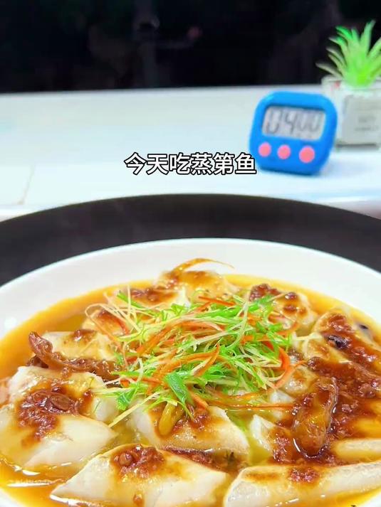 “「美食挑战」敢不敢尝一尝?酱香浓郁的鱼头煲,吃了就上瘾!”