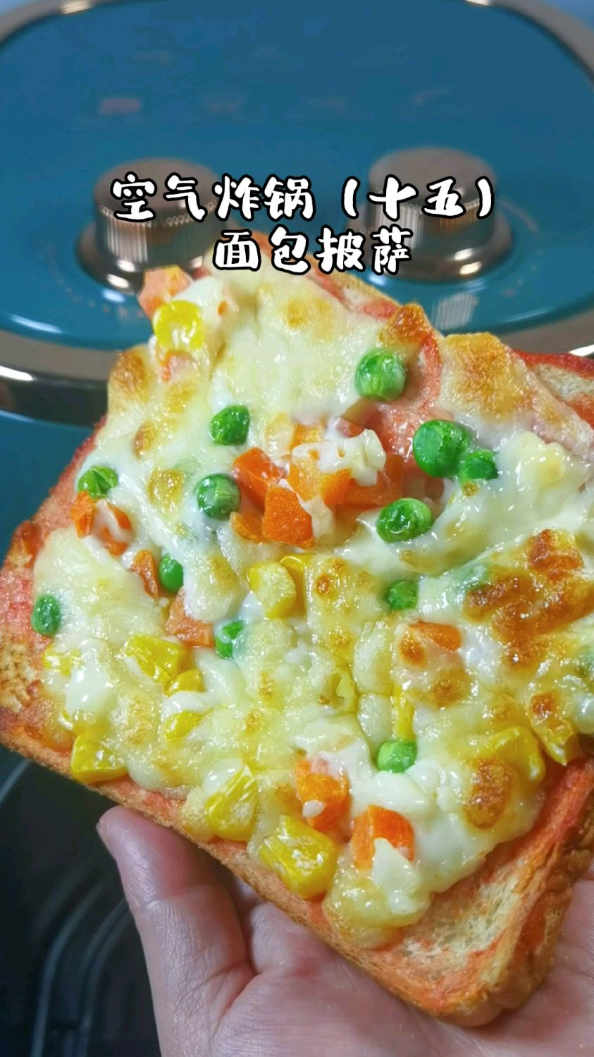 空气炸锅食谱之面包披萨,棉软拉丝又简单方便,最适合作为懒人早餐了