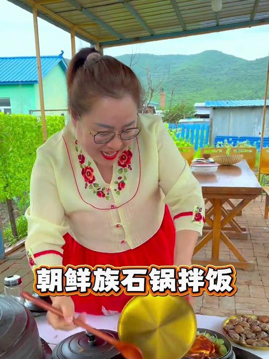 石锅拌饭，怪不得大家都喜欢吃，简单方便，有菜有饭