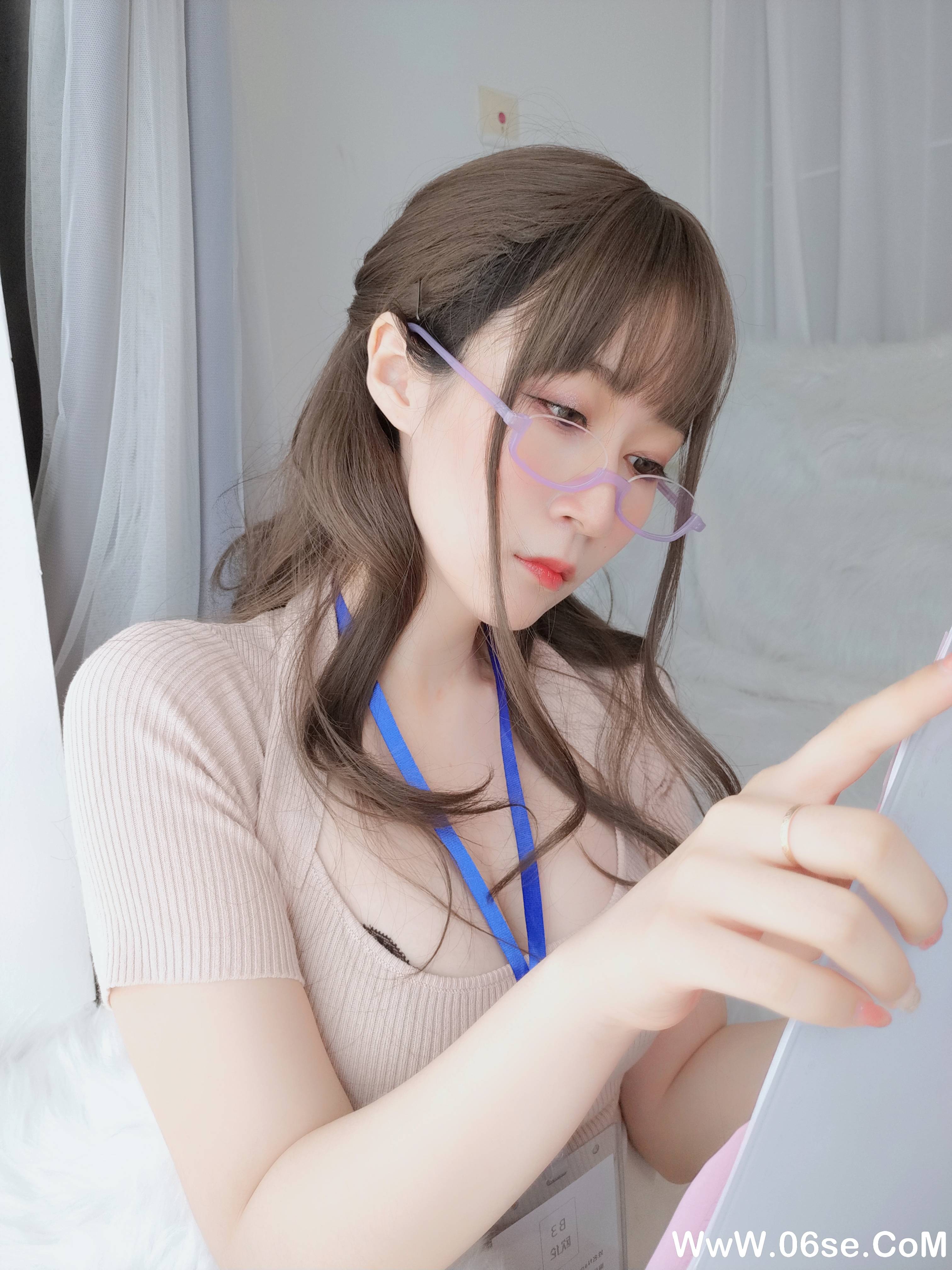 图片[53]-Coser小姐姐白银 NO.060 – 私人医生[159P+6V1.03G]-六色网