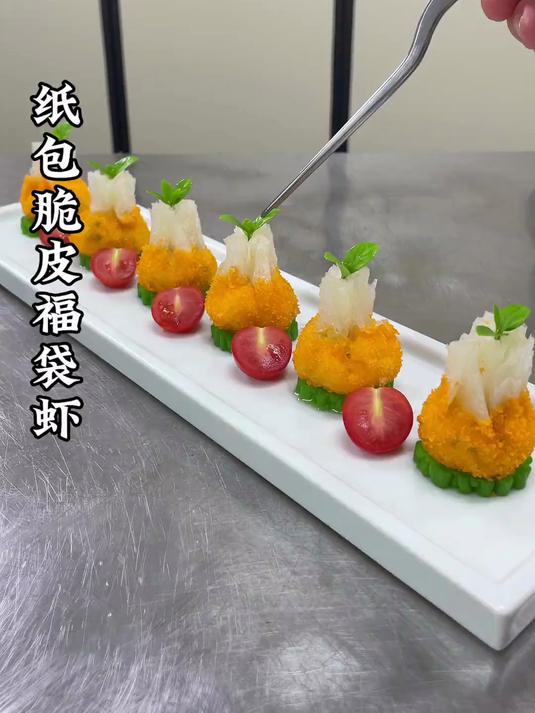 用纸把虾包起来也能做成福袋的样子 外酥里嫩 好吃又好看