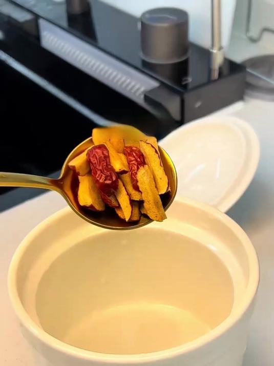 当归鸡蛋汤温润,经期食养女生更舒适