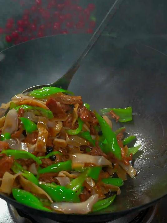 湖南小炒肉的完美做法,丰富口感脆嫩爽口,令人开胃又下饭