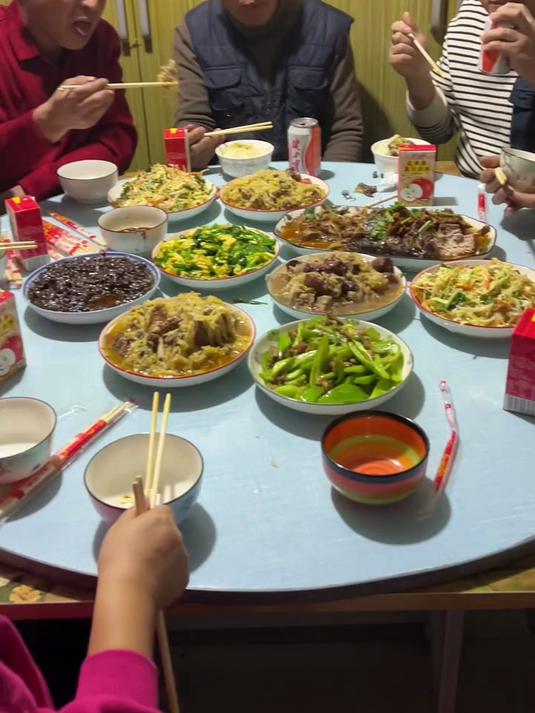 铁锅炖大鹅杀猪菜开饭喽