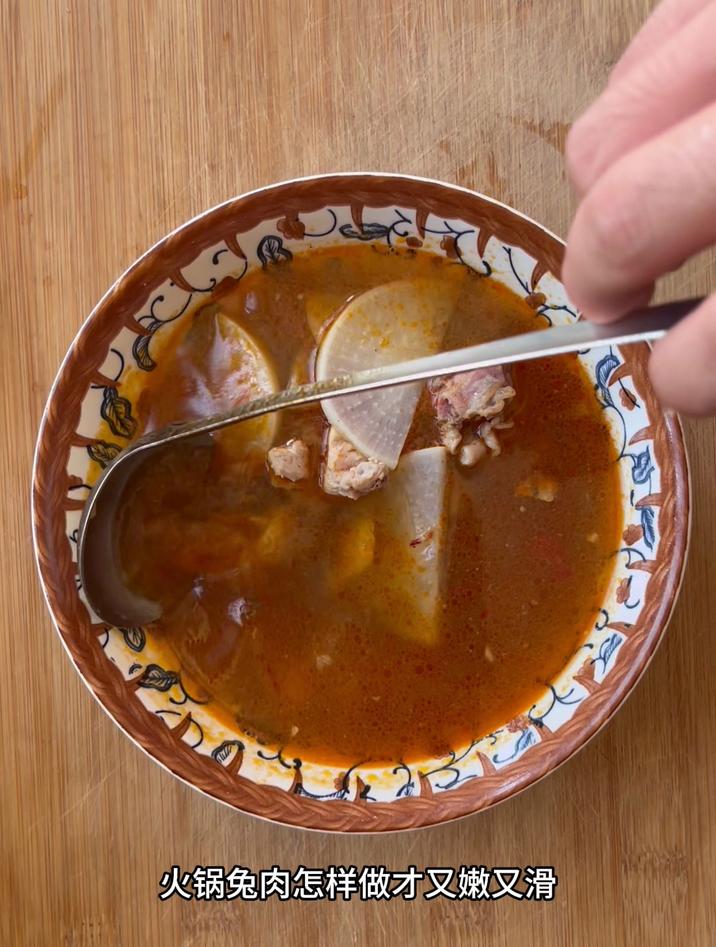 火锅兔肉怎样做才又嫩又滑，跟我这样做就行了