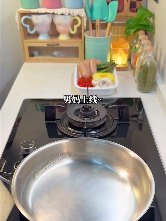 当你有个做饭特别好吃的男朋友。今日菜单:双层牛肉汉堡肉意面窑鸡腿牛排拼盘～
